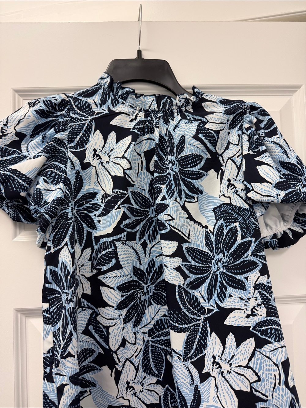 entro Navy and Light Blue Floral Puff-Sleeve Top - Picture 3 of 3